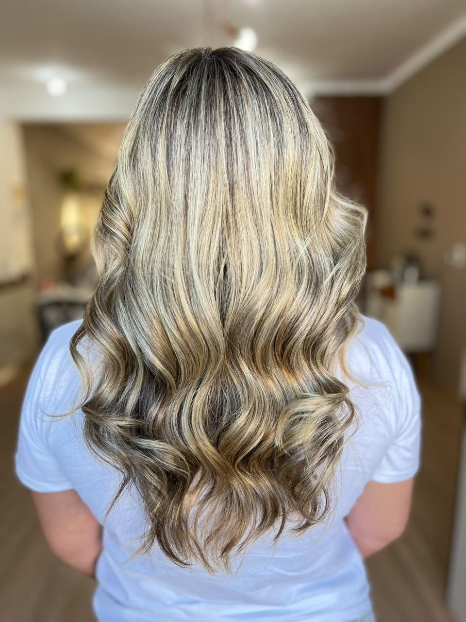 Loiro iluminado no Lis Bella Hair